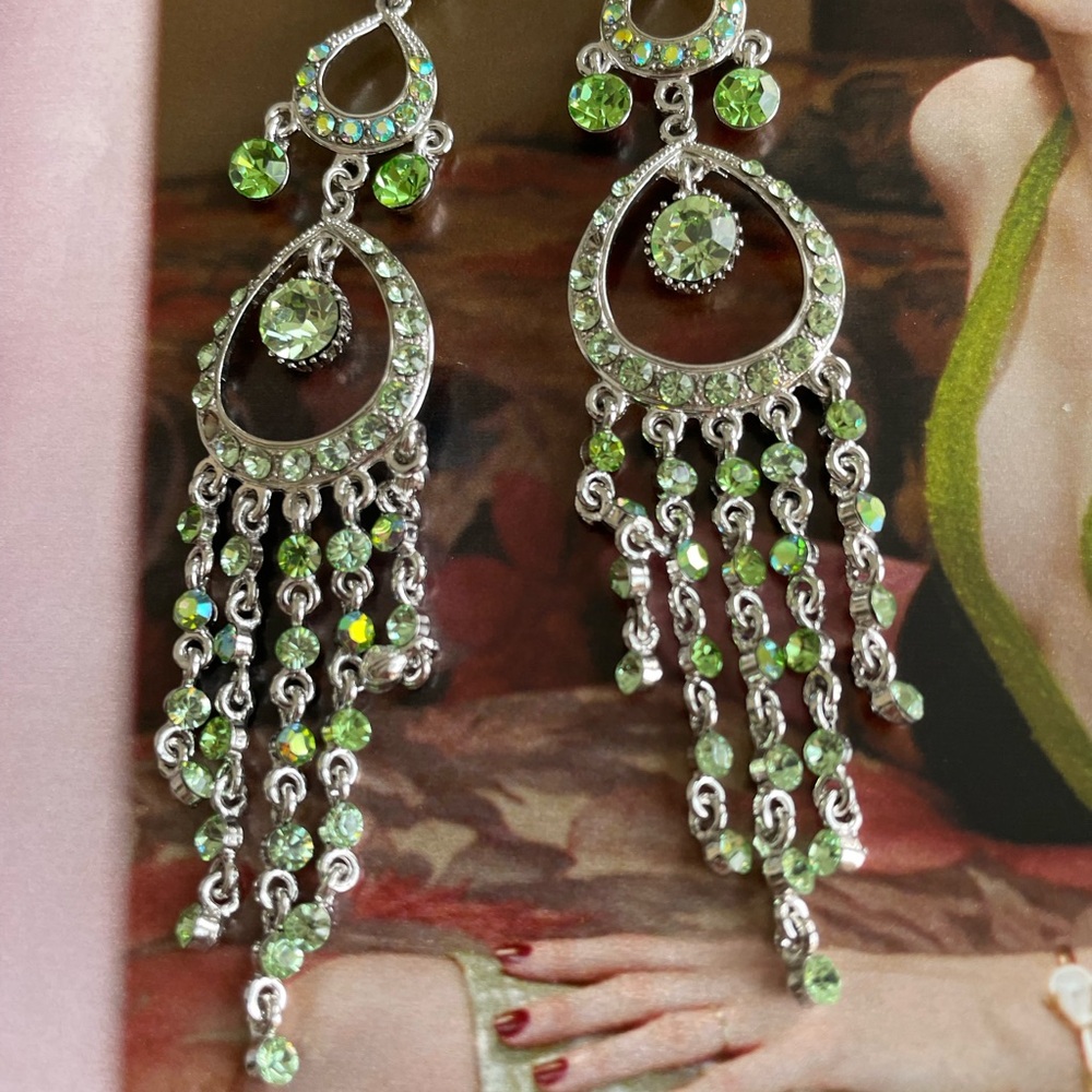 Elegant Silver Tone Sparkly Green Rhinestones 5”Chandelier Pierced Earrings